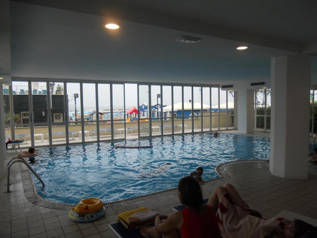 Hotel Negresco Cattolica Ngoại thất bức ảnh
