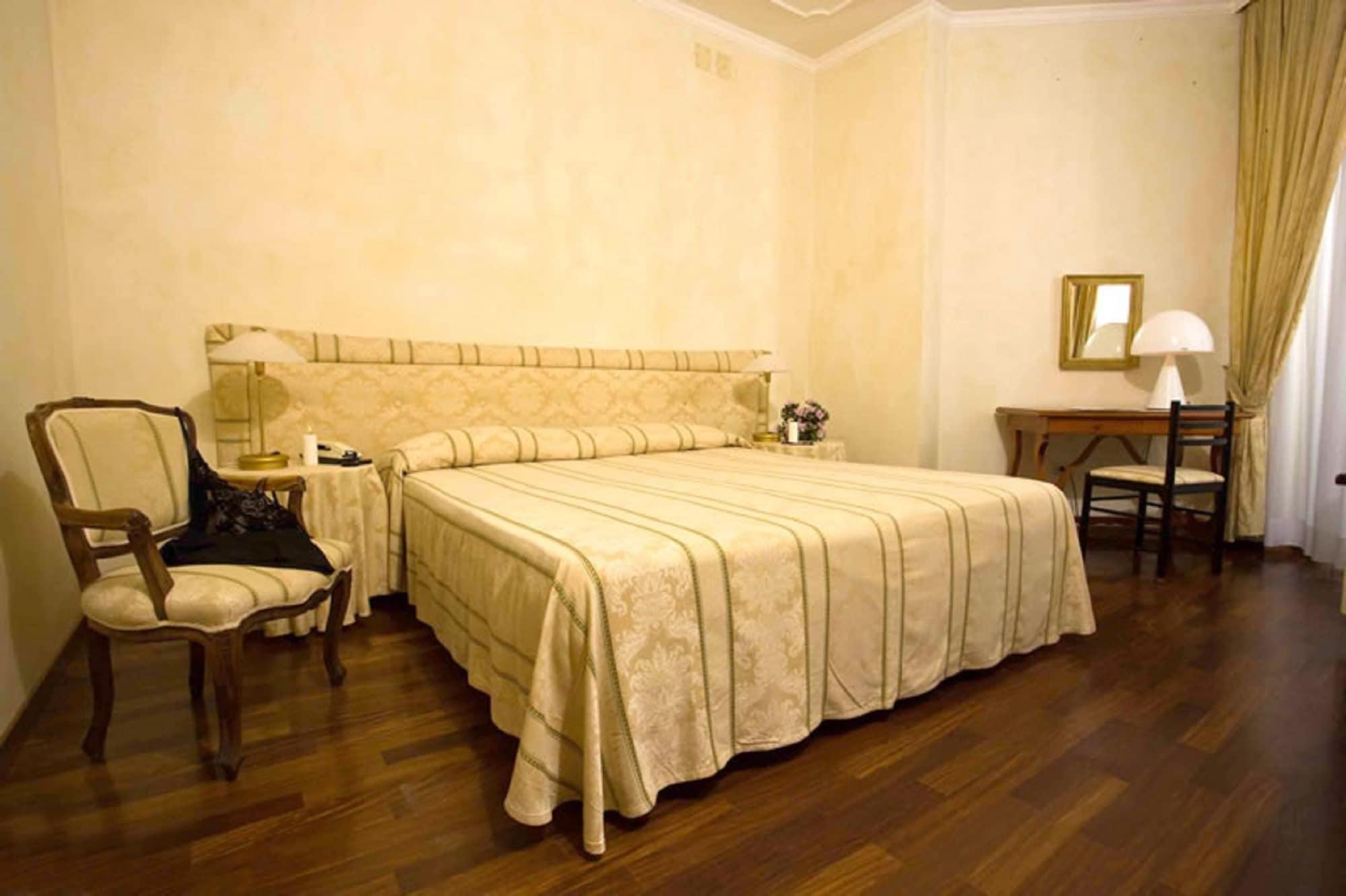 Hotel Negresco Cattolica Ngoại thất bức ảnh