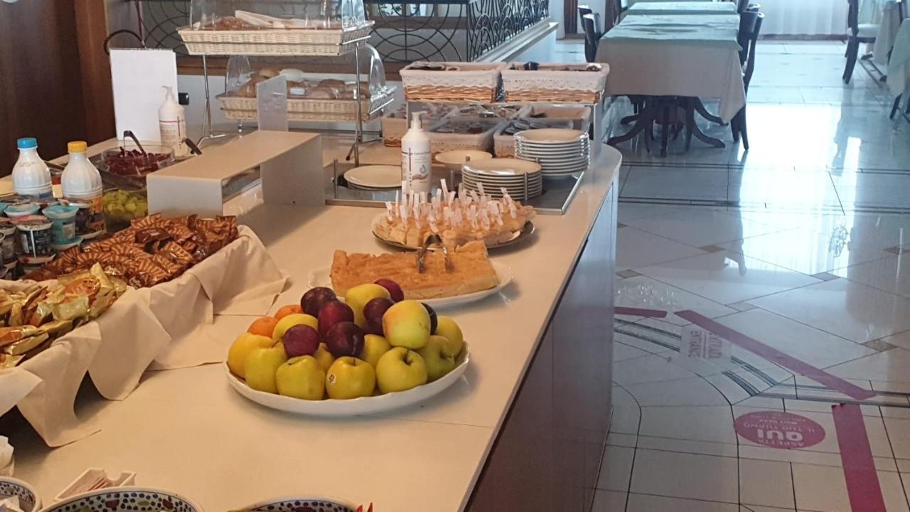 Hotel Negresco Cattolica Ngoại thất bức ảnh