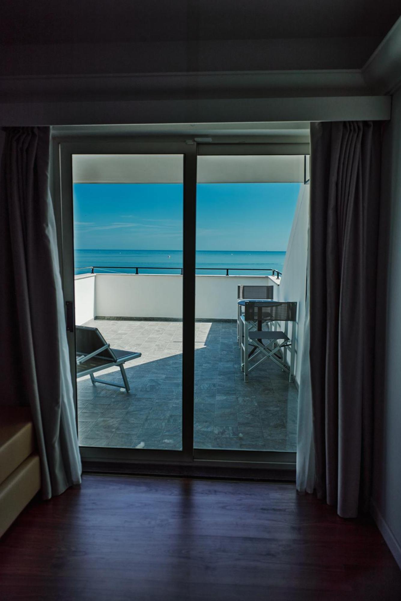 Hotel Negresco Cattolica Ngoại thất bức ảnh