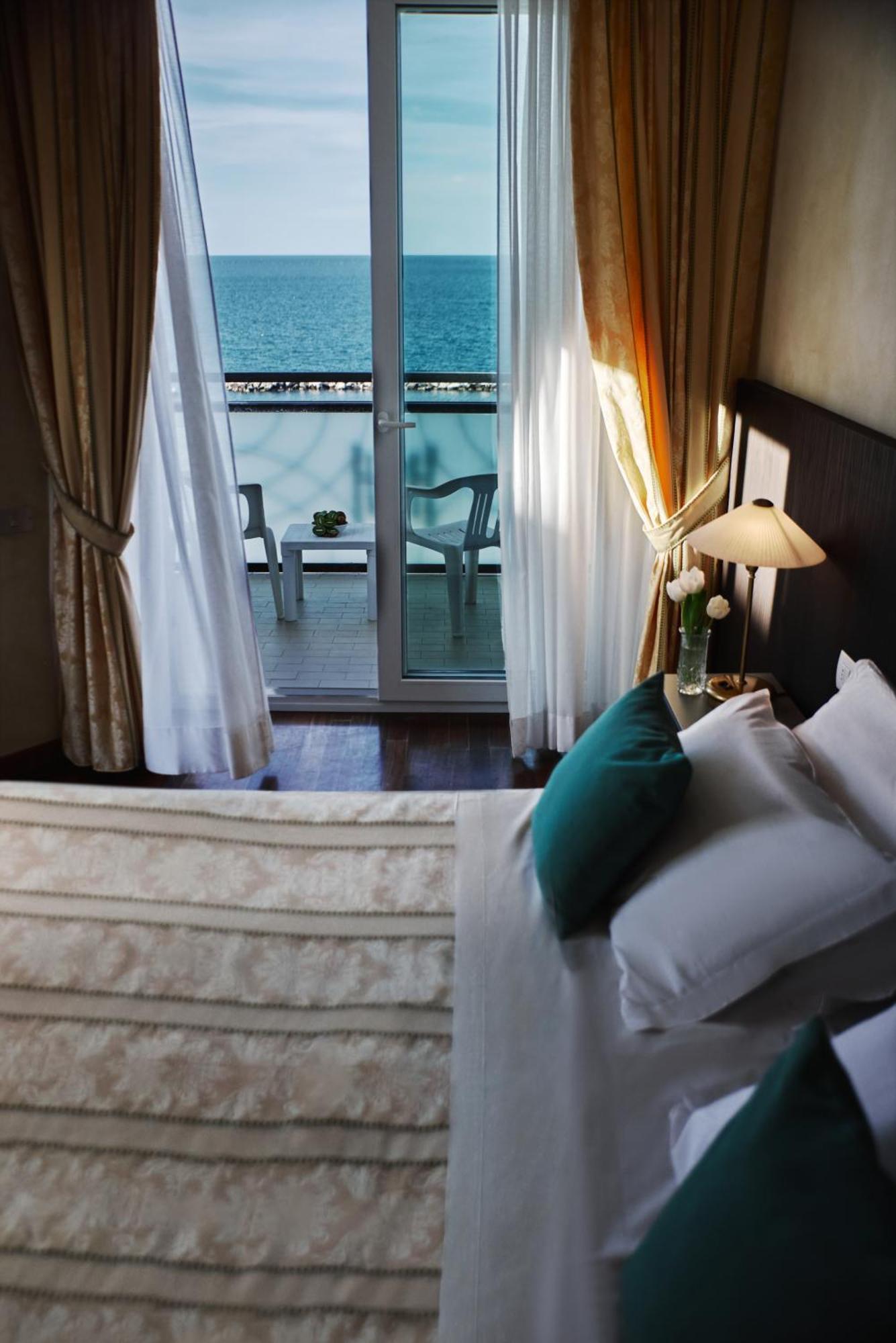 Hotel Negresco Cattolica Ngoại thất bức ảnh